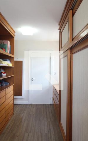 Casa à venda com 416m², 4 quartos e 8 vagasCloset