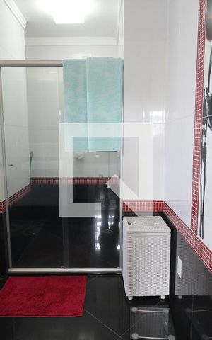Casa à venda com 416m², 4 quartos e 8 vagasBanheiro da Suíte