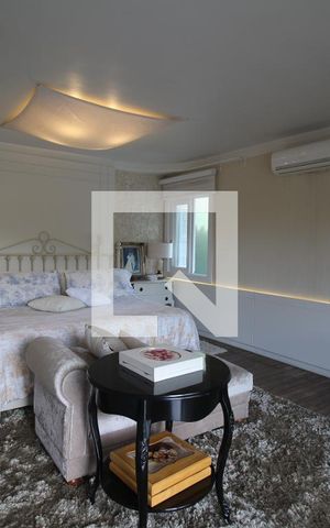 Casa à venda com 416m², 4 quartos e 8 vagasSuíte