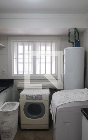 Casa à venda com 416m², 4 quartos e 8 vagasLavanderia