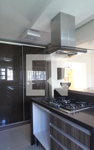Casa à venda com 416m², 4 quartos e 8 vagasCozinha