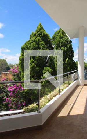 Casa à venda com 416m², 4 quartos e 8 vagasSacada Suíte