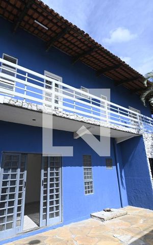 Casa para alugar com 320m², 5 quartos e 4 vagas Casa para alugar com 320m², 5 quartos e 4 vagasFachada