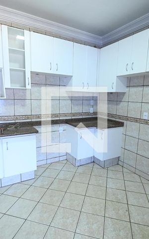 Casa para alugar com 320m², 5 quartos e 4 vagas Casa para alugar com 320m², 5 quartos e 4 vagasCozinha