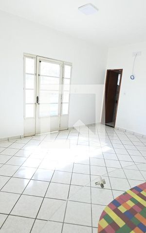 Casa para alugar com 320m², 5 quartos e 4 vagas Casa para alugar com 320m², 5 quartos e 4 vagasQuarto 5