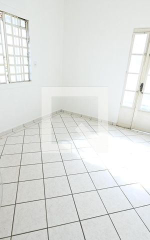 Casa para alugar com 320m², 5 quartos e 4 vagas Casa para alugar com 320m², 5 quartos e 4 vagasQuarto 5