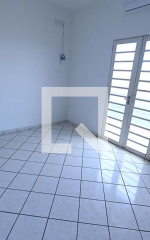 Casa para alugar com 320m², 5 quartos e 4 vagas Casa para alugar com 320m², 5 quartos e 4 vagasQuarto 4