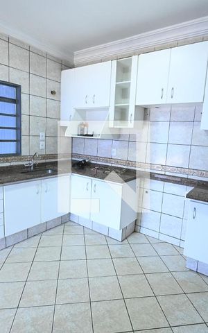 Casa para alugar com 320m², 5 quartos e 4 vagas Casa para alugar com 320m², 5 quartos e 4 vagasCozinha