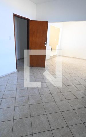 Casa para alugar com 320m², 5 quartos e 4 vagas Casa para alugar com 320m², 5 quartos e 4 vagasQuarto 1