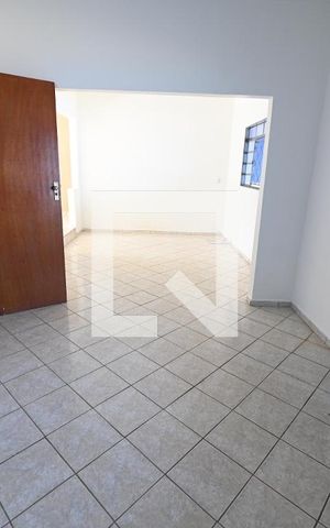 Casa para alugar com 320m², 5 quartos e 4 vagas Casa para alugar com 320m², 5 quartos e 4 vagasQuarto 1