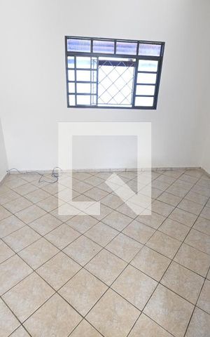 Casa para alugar com 320m², 5 quartos e 4 vagas Casa para alugar com 320m², 5 quartos e 4 vagasSala