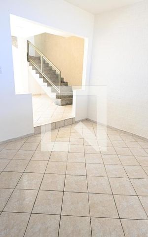 Casa para alugar com 320m², 5 quartos e 4 vagas Casa para alugar com 320m², 5 quartos e 4 vagasSala