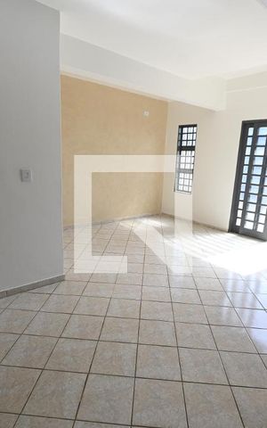 Casa para alugar com 320m², 5 quartos e 4 vagas Casa para alugar com 320m², 5 quartos e 4 vagasSala