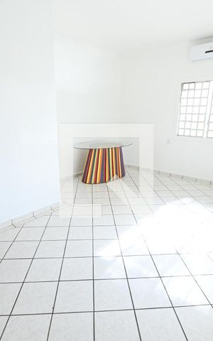 Casa para alugar com 320m², 5 quartos e 4 vagas Casa para alugar com 320m², 5 quartos e 4 vagasQuarto 5