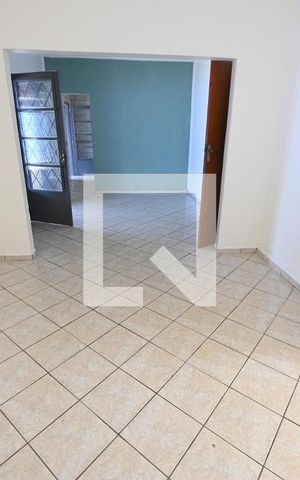 Casa para alugar com 320m², 5 quartos e 4 vagas Casa para alugar com 320m², 5 quartos e 4 vagasSala
