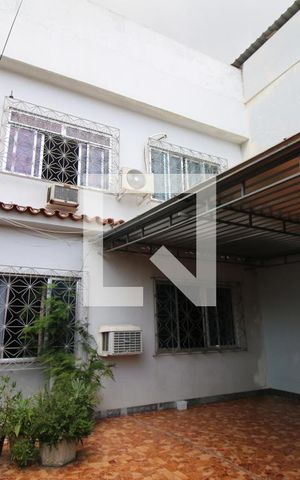 Casa à venda com 580m², 4 quartos e 2 vagasFachada interna da casa