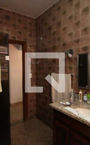 Casa à venda com 580m², 4 quartos e 2 vagasBanheiro 1