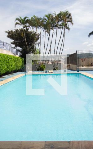 Studio à venda com 75m², 3 quartos e 1 vaga Studio à venda com 75m², 3 quartos e 1 vagaÁrea comum - Piscina