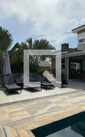 Casa de condomínio à venda com 597m², 4 quartos e 4 vagasPiscina