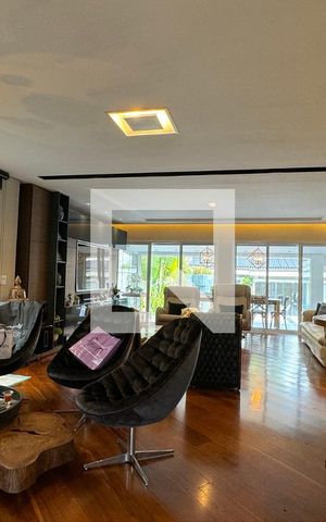Casa de condomínio à venda com 597m², 4 quartos e 4 vagasSala
