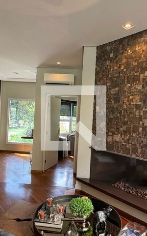 Casa de condomínio à venda com 597m², 4 quartos e 4 vagasSala