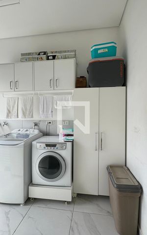 Casa de condomínio à venda com 597m², 4 quartos e 4 vagasÁrea de Serviço
