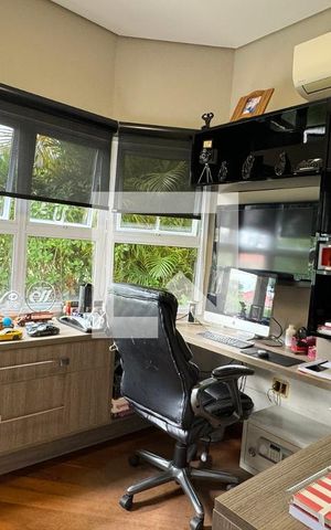 Casa de condomínio à venda com 597m², 4 quartos e 4 vagasEscritório