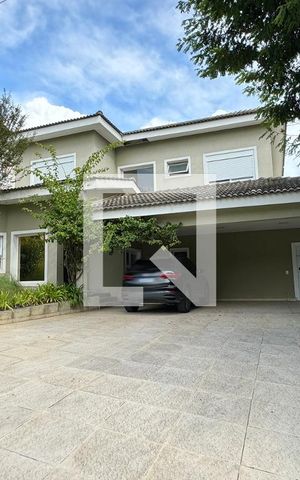 Casa de condomínio à venda com 597m², 4 quartos e 4 vagasFachada