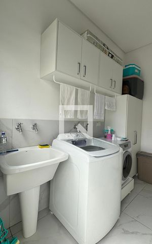 Casa de condomínio à venda com 597m², 4 quartos e 4 vagasÁrea de Serviço