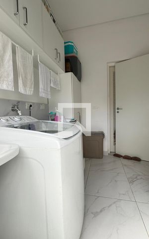 Casa de condomínio à venda com 597m², 4 quartos e 4 vagasÁrea de Serviço