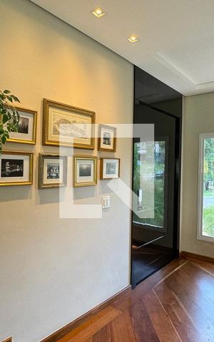 Casa de condomínio à venda com 597m², 4 quartos e 4 vagasEntrada