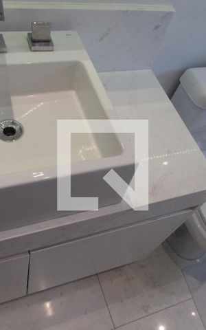 Apartamento à venda com 206m², 3 quartos e 4 vagasBanheiro Quarto 2