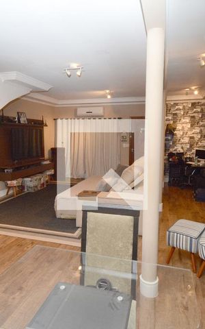 Casa à venda com 165m², 3 quartos e 2 vagasSala