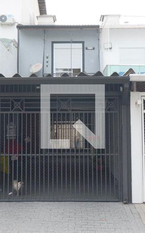 Casa à venda com 165m², 3 quartos e 2 vagasFachada