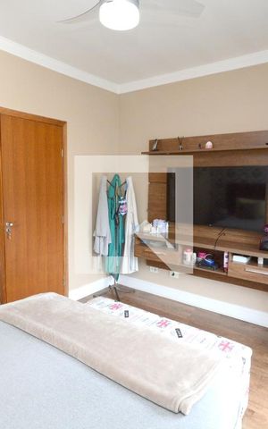 Casa à venda com 165m², 3 quartos e 2 vagasSuíte