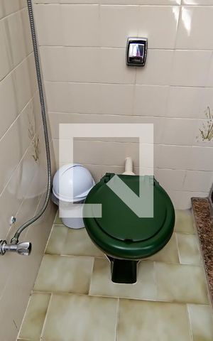 Casa à venda com 330m², 3 quartos e 5 vagas Casa à venda com 330m², 3 quartos e 5 vagasbanheiro social