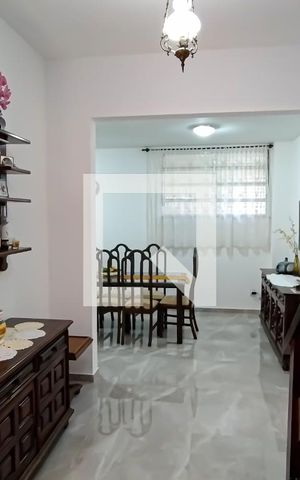 Casa à venda com 330m², 3 quartos e 5 vagas Casa à venda com 330m², 3 quartos e 5 vagashall