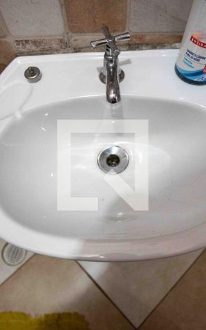 Casa à venda com 300m², 3 quartos e 8 vagasLavabo da garagem 