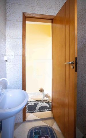 Casa à venda com 300m², 3 quartos e 8 vagasBanheiro 2