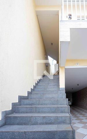 Casa à venda com 300m², 3 quartos e 8 vagasEscada