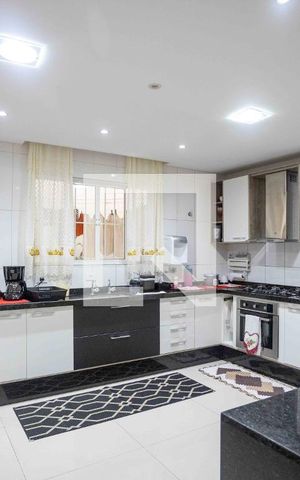 Casa à venda com 300m², 3 quartos e 8 vagasCozinha
