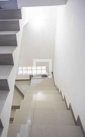 Casa à venda com 300m², 3 quartos e 8 vagasEscada