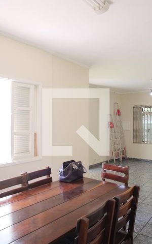 Casa à venda com 110m², 2 quartos e 3 vagasSala