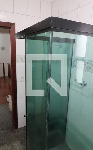 Casa para alugar com 350m², 3 quartos e 5 vagasBanheiro