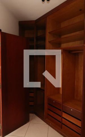 Casa para alugar com 350m², 3 quartos e 5 vagasCloset da suíte