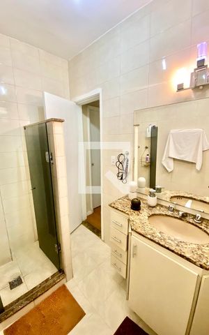 Apartamento à venda com 76m², 2 quartos e 1 vaga Apartamento à venda com 76m², 2 quartos e 1 vagaBanheiro