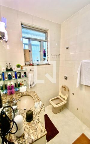 Apartamento à venda com 76m², 2 quartos e 1 vaga Apartamento à venda com 76m², 2 quartos e 1 vagaBanheiro