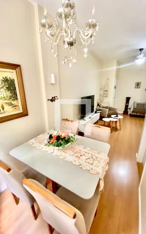 Apartamento à venda com 76m², 2 quartos e 1 vaga Apartamento à venda com 76m², 2 quartos e 1 vagaSala