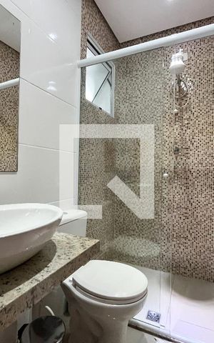 Apartamento à venda com 85m², 3 quartos e sem vaga Apartamento à venda com 85m², 3 quartos e sem vagaBanheiro Corredor