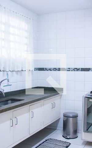 Casa à venda com 615m², 5 quartos e 4 vagas Casa à venda com 615m², 5 quartos e 4 vagasCozinha